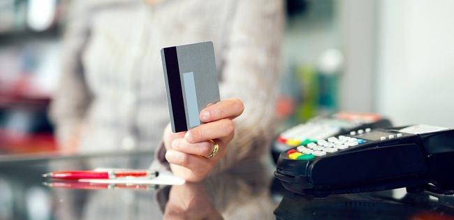 pos机刷卡要收手续费吗
