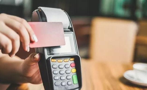 银行员工套现会被开除(银行员工套现会被开除吗开除有补偿金么)