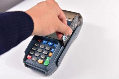如何申请刷卡pos机(自用pos机刷卡犯法吗)